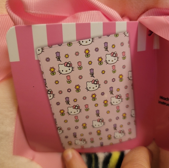 USED Hello Kitty Spring Easter Flowers Pink Plush Throw Blanket 50 X 70 - Picture 3 of 4